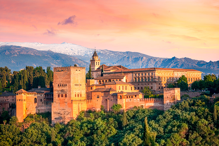 Imagen de la Alhambra de Granada al atardecer