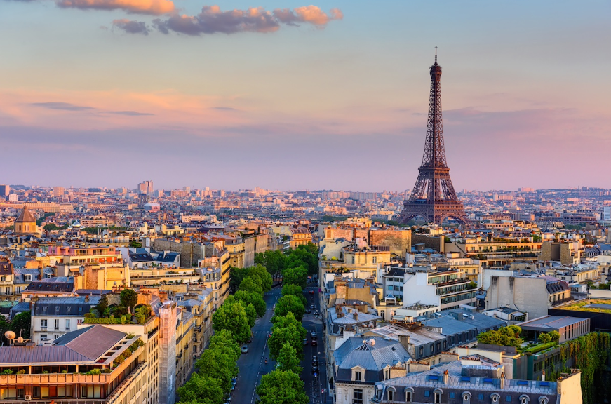 Imagen aérea de París, con la Torre Eiffel como elemento predominante