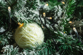 7 ideas para tus manualidades de bolas de Navidad