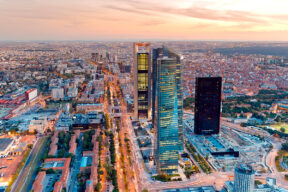 ¿Cuáles son las 5 Torres de Madrid y quién las construyó?