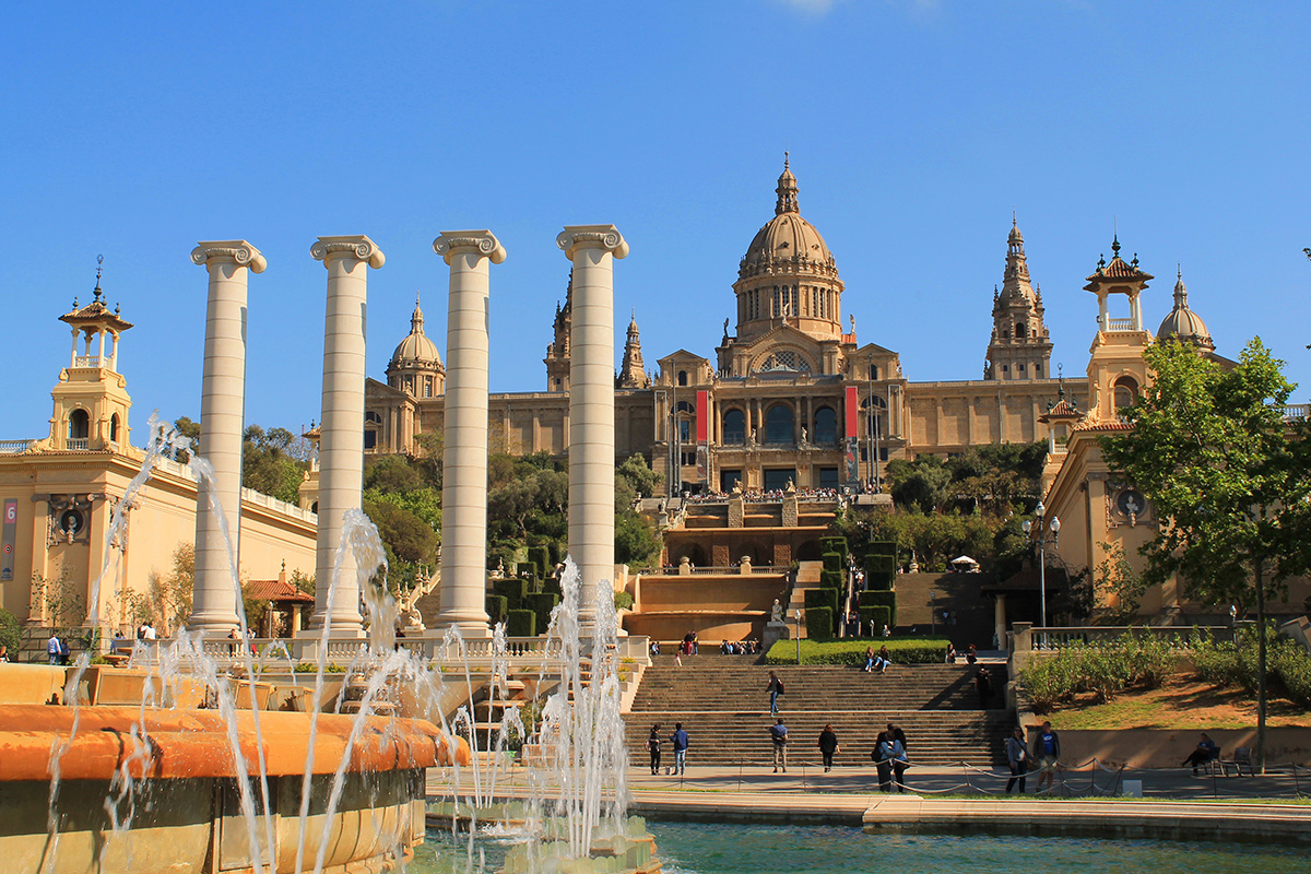 Cuáles son las fuentes más bonitas de Barcelona: Fuente Mágica de Montjuïc 