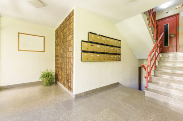 El portero debe de pagar las cuotas de la comunidad