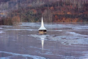 Descubriendo el pueblo sumergido de Geamana, en Rumanía